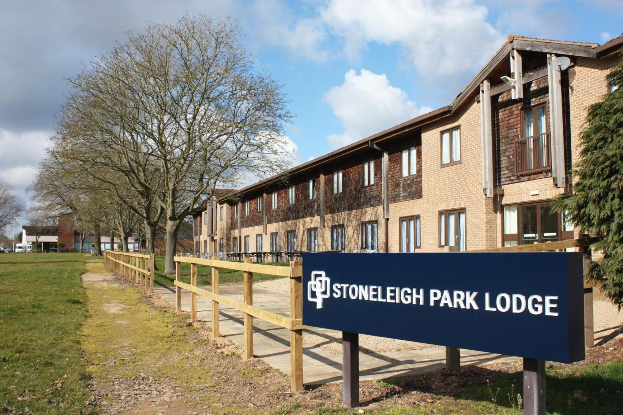Stoneleigh Park Lodge Ashow Экстерьер фото