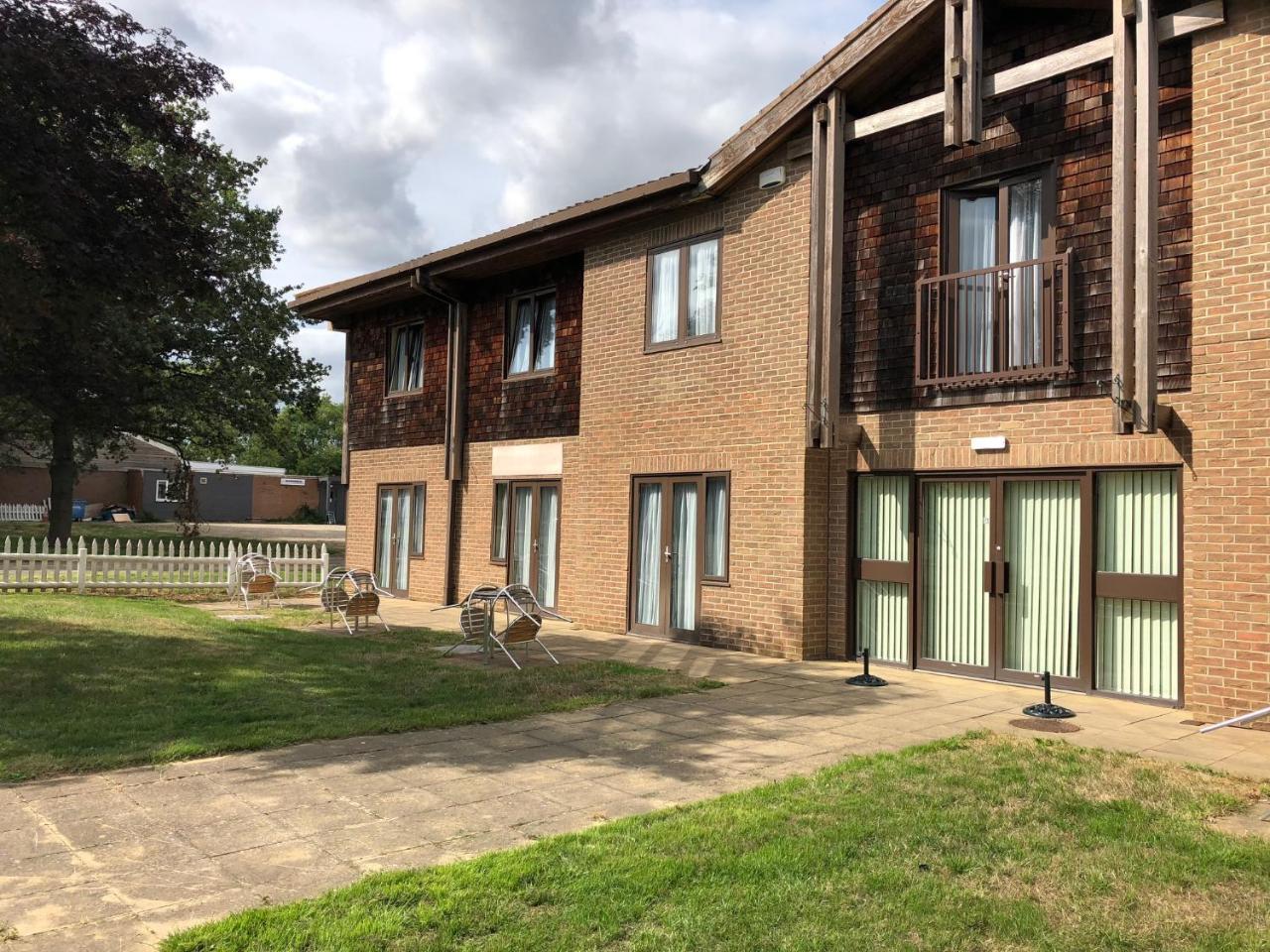 Stoneleigh Park Lodge Ashow Экстерьер фото