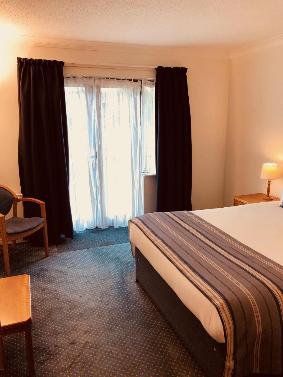 Stoneleigh Park Lodge Ashow Экстерьер фото